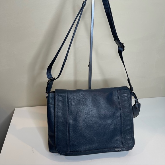 Tumi Other - Tumi VERONA FLAP MESSENGER Centro Leather Bag